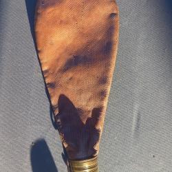 Belle poire à plombs en cuir