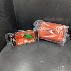 Lot 328 / Boite SAKURA NANO BOX + 1 leurre SAKURA/ fish and Fishing France.