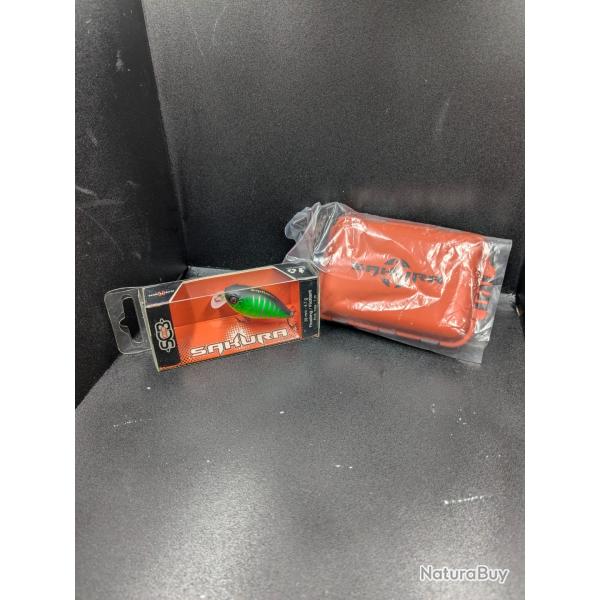 Lot 328 / Boite SAKURA NANO BOX + 1 leurre SAKURA/ fish and Fishing France.