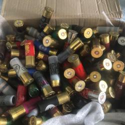 a saisir gros  lot  plus de 8kg de cartouches toutes marques tout plombs cal 12