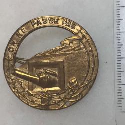 FRANCE 40 - ATTRIBUT BÉRET OFFICIER TROUPES DE FORTERESSES LIGNE MAGINOT . « ON NE PASSE PAS » doré