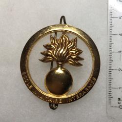 FRANCE -INSIGNE DE BERET EMIA ECOLE MILITAIRE INTERARMES En excellent état.