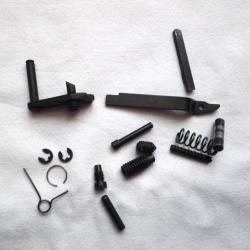 Gros lot de pièces détachées pour pistolets BERETTA  22 Lr - modèles  76 / 71 / 72 /74