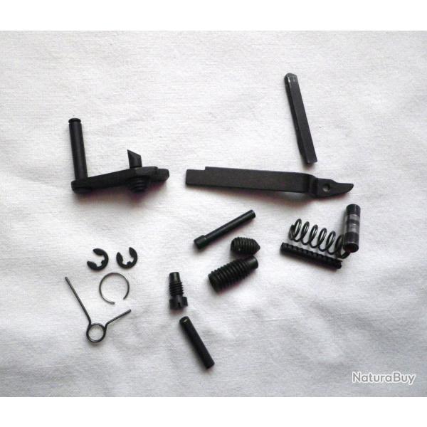 Gros lot de pices dtaches pour pistolets BERETTA  22 Lr - modles  76 / 71 / 72 /74