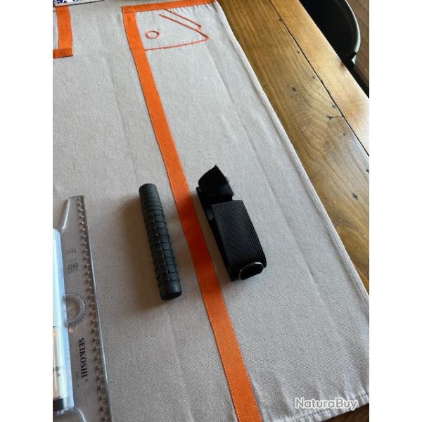 Petite matraque tlescopique de couleur noire