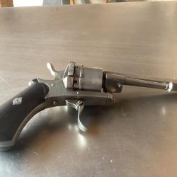 Revolver à broche 9 mm