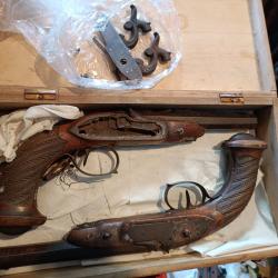 Paire de pistolets a percussion a restaurer