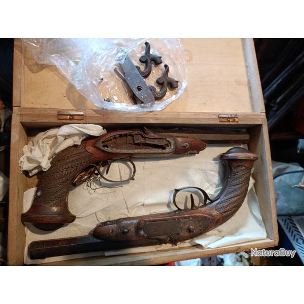 Paire de pistolets a percussion a restaurer