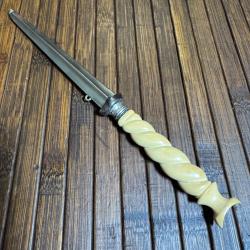 DAGUE DE DÉFENSE CHATELLERAULT DU XlX ÉME SIÈCLE MANCHE EN IVOIRE TORSADÉE