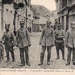 CPA - GUERE 14 18 AISNE PRISONNIERS DE GUERRE ALLEMANDS RUE DE SOISSONS  N&deg;4218