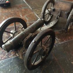 PETIT CANON GRIBEAUVAL AVEC SA REMORQUE TRAIN D'ARTILLERIE BOIS ET METAL REPRO ANNEE 20 CAL 6MM PN