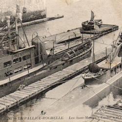 CPA - Marine de Guerre - LA PALLICE-ROCHELLE - LES  Sous - Marins  " Castor et Oursin N°4213