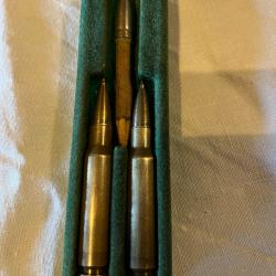 un ensemble de trois munitions transformés en stylos et crayon