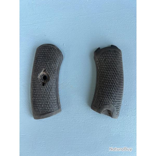 Plaquettes de crosse pour revolver rglementaire 1873  reproduction plastique (ajustes lgrement)