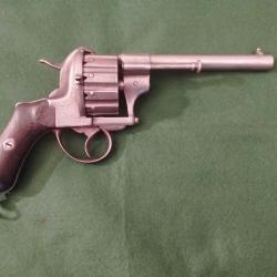 Revolver   a broches 12 coups  Type Lefauchaux  ( Lefauchaux Brevetée) vers  1860.