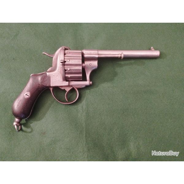 Revolver   a broches 12 coups  Type Lefauchaux  ( Lefauchaux Brevete) vers  1860.