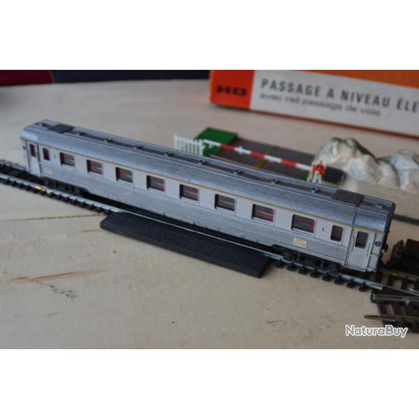 uUn lot de vagons de train lectrique( meccano, jouef) 6 pices