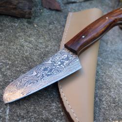 Skinner Couteau de Rando Cuisine Damas Lame 256 Couches Manche Bois de Rose Fab Artisanale Etui Cuir