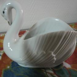 PETIT CYGNE PORCELAINE CACHE POT /VIDE POCHE OU AUTRE EXCEL. ETAT