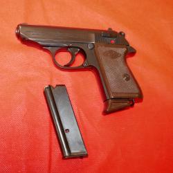 Pistolet WALTHER / MANURHIN PPK en 22LR avec 2 chargeurs