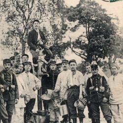 CPA -  Le 2e Bataillon . de  Chasseurs au Camp Apres la soupe N&deg;4231