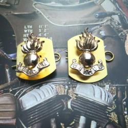 Armée Britannique-Lot de deux insignes de col de veste royal engineers  4a.