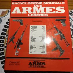 Superbe livre Encyclopédie Mondiale des armes légères deuxième édition