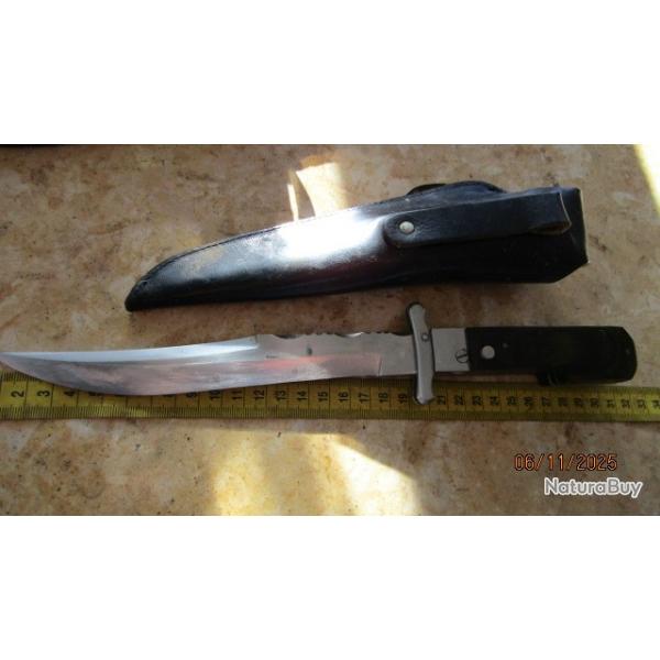 couteau  de chasse pliant rcent qui a besoin d'une rvision, ne se bloque pas bien