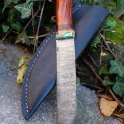 Puukko Seax de Viking Couteau Lame Damas 256 Couches Manche Bois Fabric Artisanale Etui Cuir