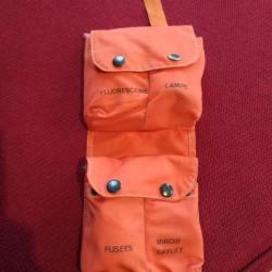 Kit survie marine ou hélicoptère armée règlementaire? lance fusée