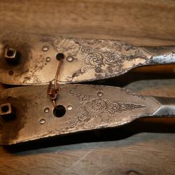 Paire de platines de fusil &agrave;  percussion &agrave; platines arri&egrave;res type Pontcharra