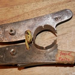 Paire de platines de fusil &agrave;  percussion pr&eacute;coces avec beaux d&eacute;cors animaliers