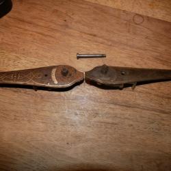 Paire de platines de fusil &agrave;  percussion "LEPIVER Arqu &agrave; St BRIEUC"