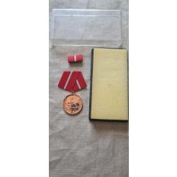 Médaille DDR dans sa boîte 1