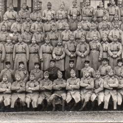 CPA -Photo - Un Groupe Soldats  N°4234