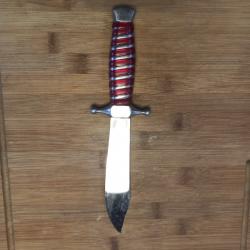 Couteau ou poignard sans étui de type fantaisie sans marquage