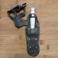 Couteau ou poignard militaire de la Légion Etrangère, à fixer sur le mollet avec étui d'origine