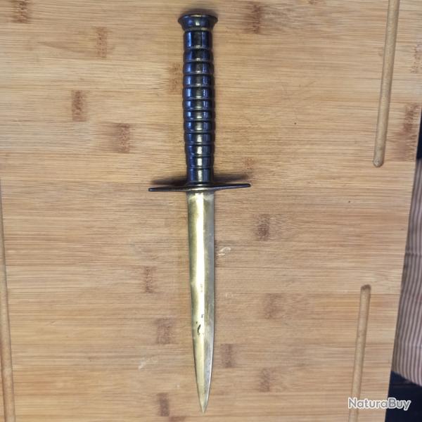 Grand poignard ou couteau type Commando, poigne lourde et lame fine type FS - No tui, no marquage