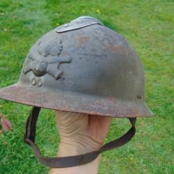 CASQUE ADRIAN ARTILLERIE MODÈLE 26 COMPLET JUS