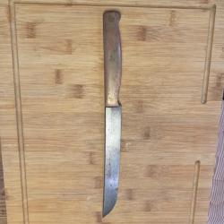 Grand et lourd couteau poignée cuivre et lame métal sans marquage ni étui