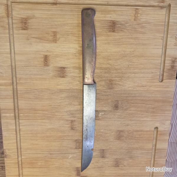 Grand et lourd couteau poigne cuivre et lame mtal sans marquage ni tui