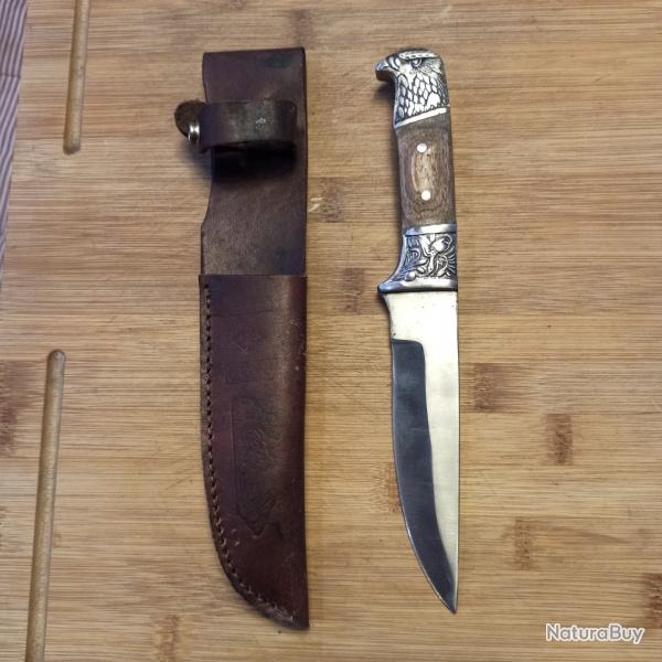 Grand couteau ou poignard fantaisie, pommeau tte d'aigle avec tui cuir, belle prsentation