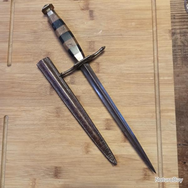 Couteau poignard chasse ou vnerie, lame d'pe, garde type dague et poigne bois et mtal avec tui
