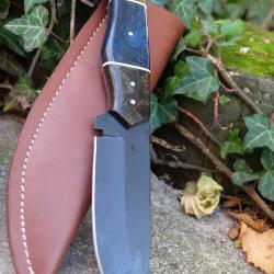 Couteau Skinner Lame Drop Point Acier Carbone 1055 Black Manche Résine Etui Cuir Fab Artisanale