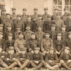 CPA -Photo - Un Groupe Soldats - N°4239