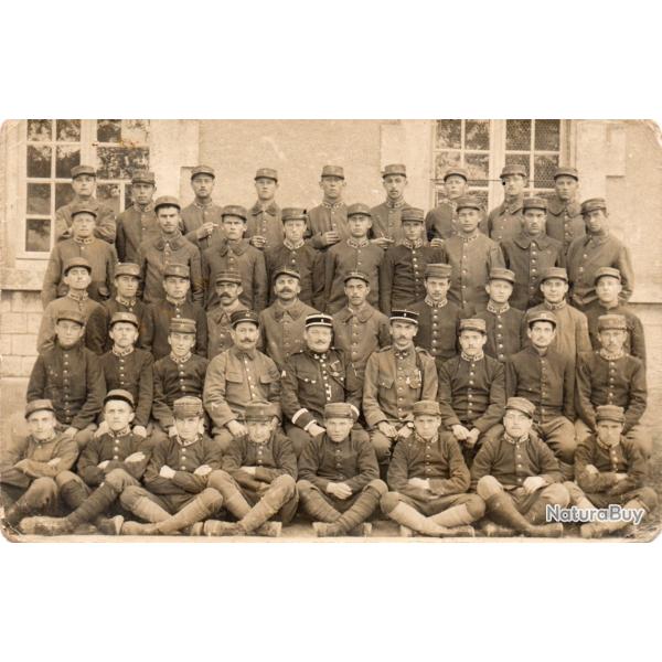 CPA -Photo - Un Groupe Soldats - N4239
