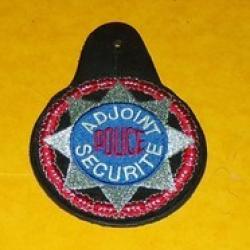 ECUSSON TISSU :&nbsp;Plaque de Police, Adjoint S&eacute;curit&eacute;, 80 mm, sur cuir,&nbsp;ETAT VOIR PHOTO&nbsp; . POUR TOUT RE