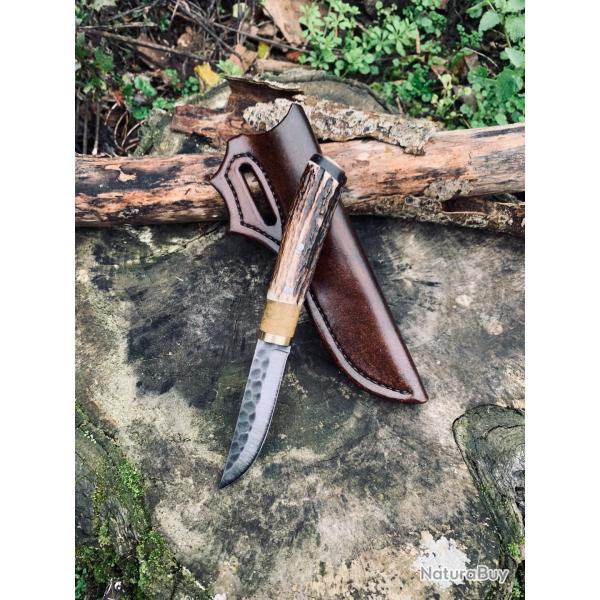 couteau de chasse d'artisan / bois de cerf, loupe d'acacia, acier carbone 80crv2