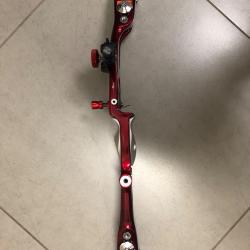 Arc complet avec accessoires utilisé deux fois en compétition et entraînement. Négociable