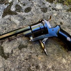 Révolver 7 mm à broche.